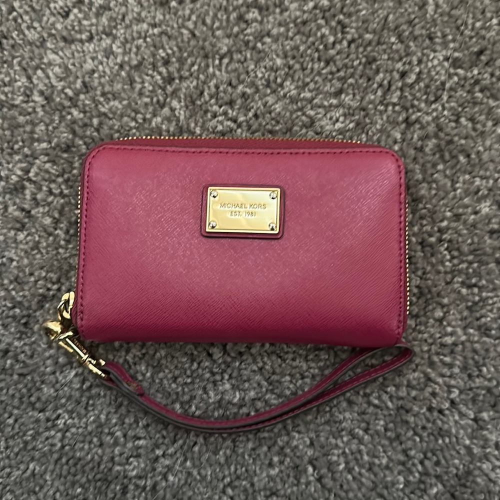 Michael Kors, zippy phone wallet